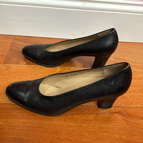 Salvatore Ferragamo Women's Black D'Orsay 2.5 Heels Sz 7.5B - Picture 5 of 9